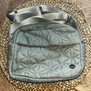 Gaiam QUILTED CROSSBODY - OLIVE
